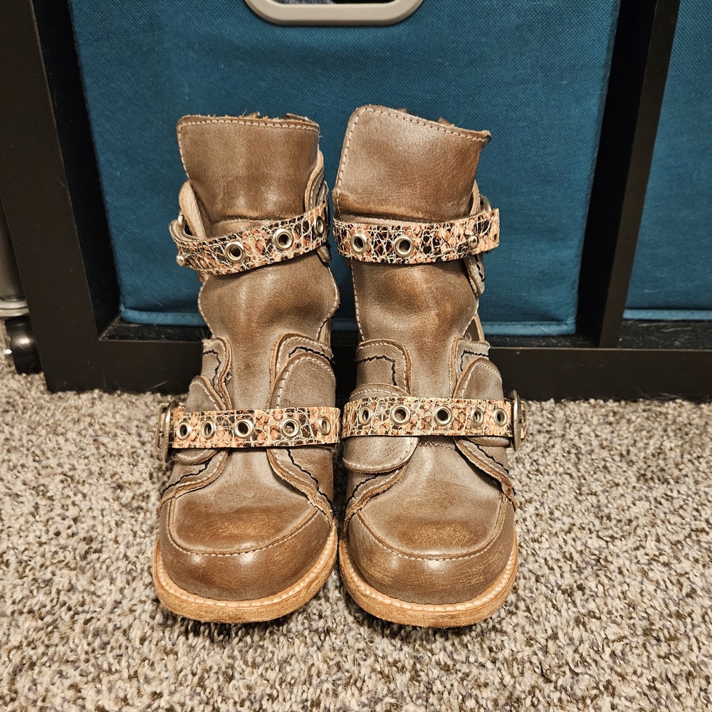 Freebird by Steven - Sonoma size 6